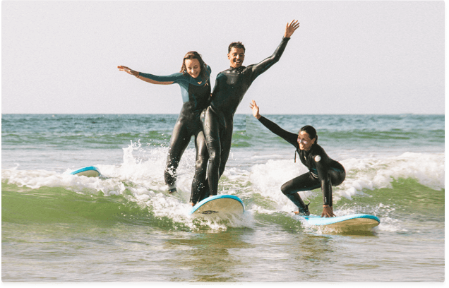 Sylwester i surf camp w jednym! Doskonałe połączenie niezapomnianych wrażeń i nauki surfingu.